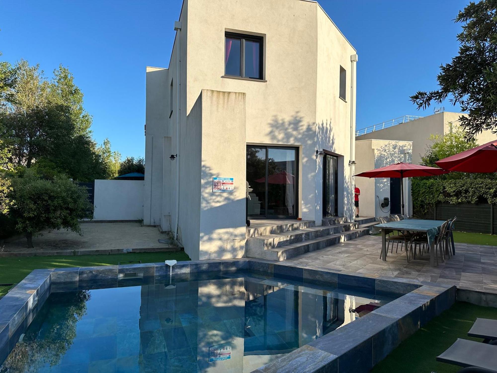 Villa En Bord De Plage Sete Exterior photo