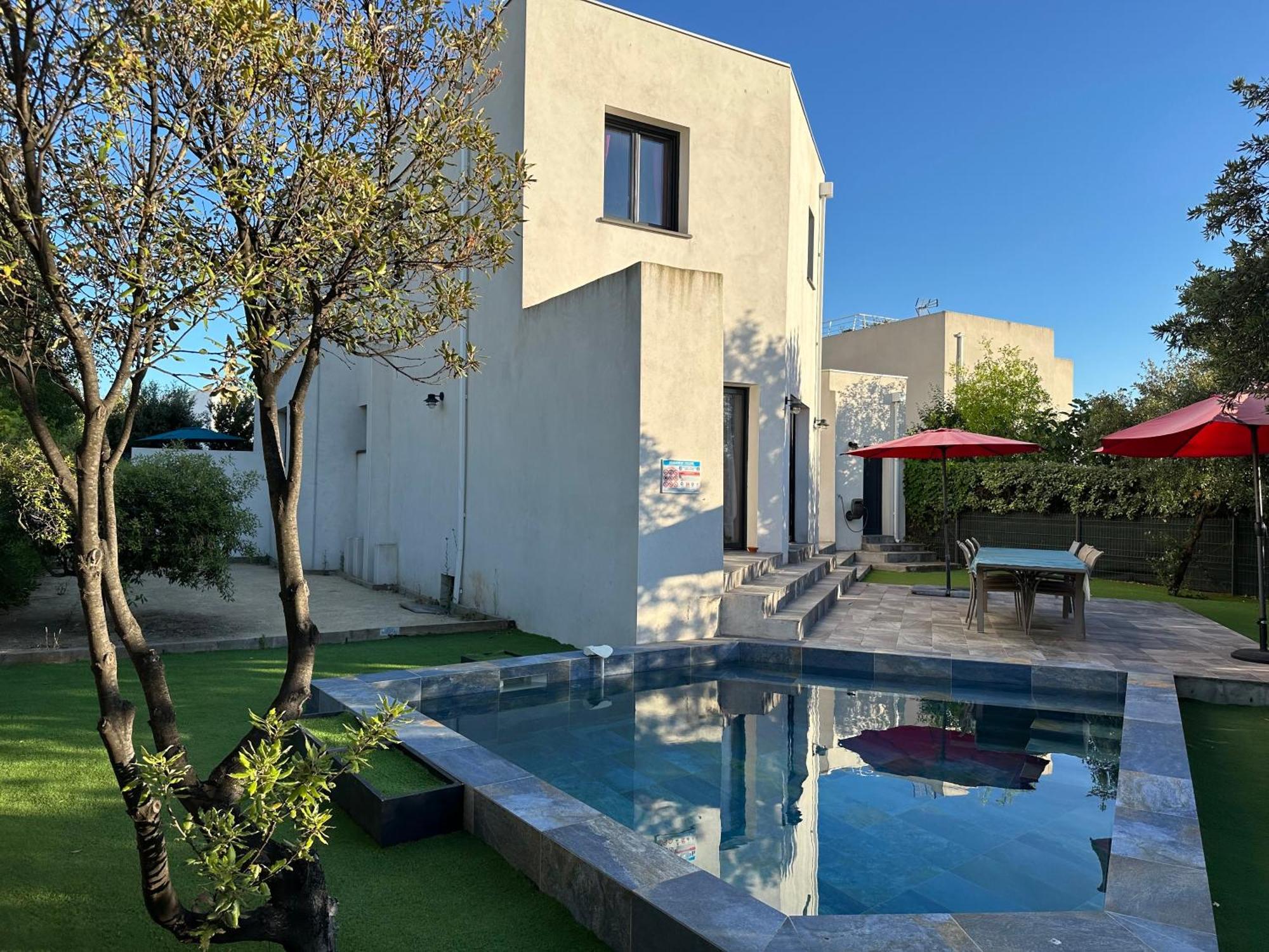 Villa En Bord De Plage Sete Exterior photo